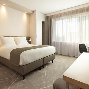 Camera standard accessibile ai disabili con letto queen size